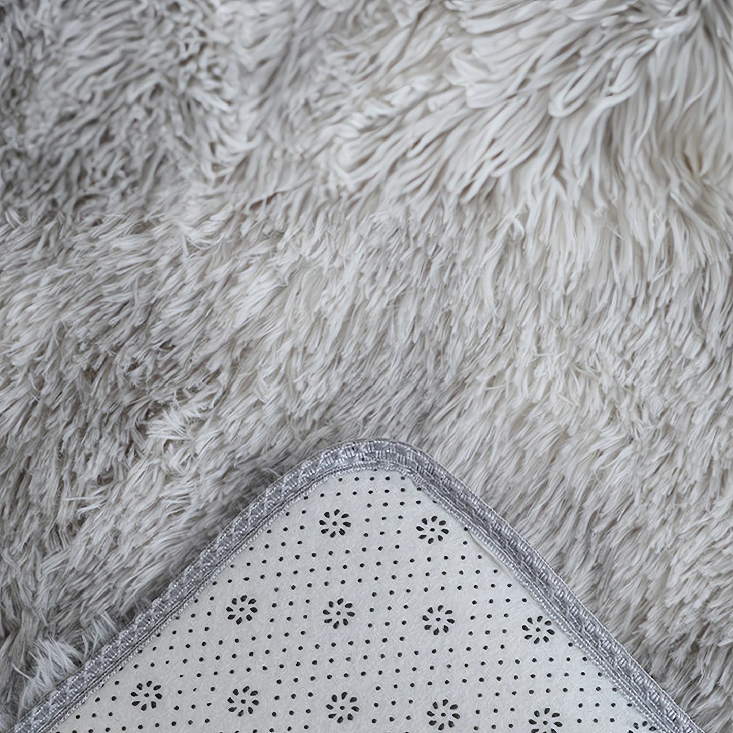 Luxury Grey Oval Rug Soft and plush oval rug in grey, ideal for living rooms and bedrooms