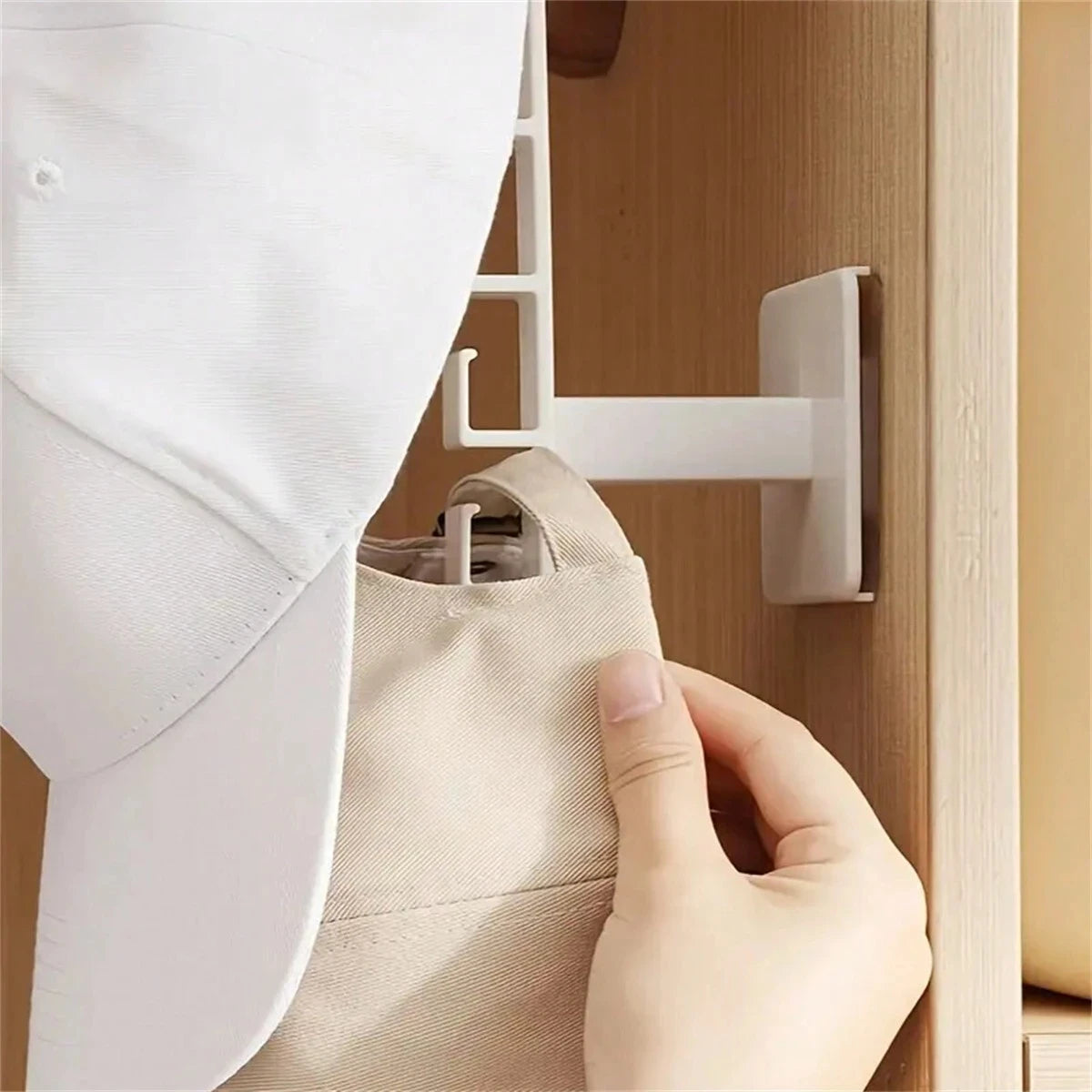 Wall Hook Rack – L-shaped rack with 6 hooks for hats or coats